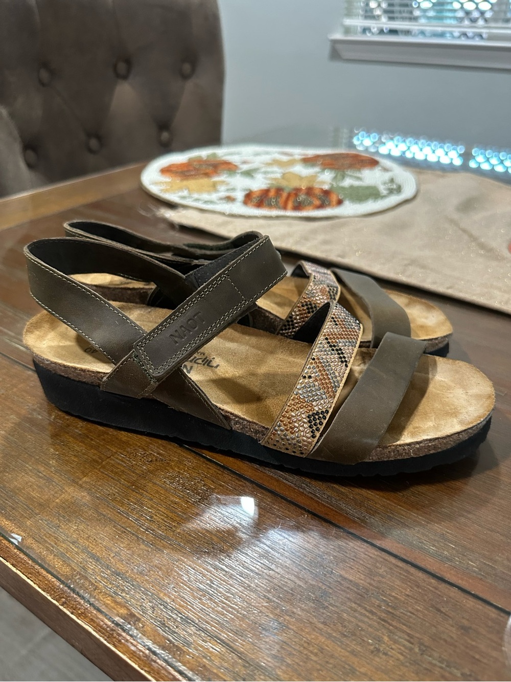 Naot Gwyneth Embellished Sandal Croc Leather size 40 US 9